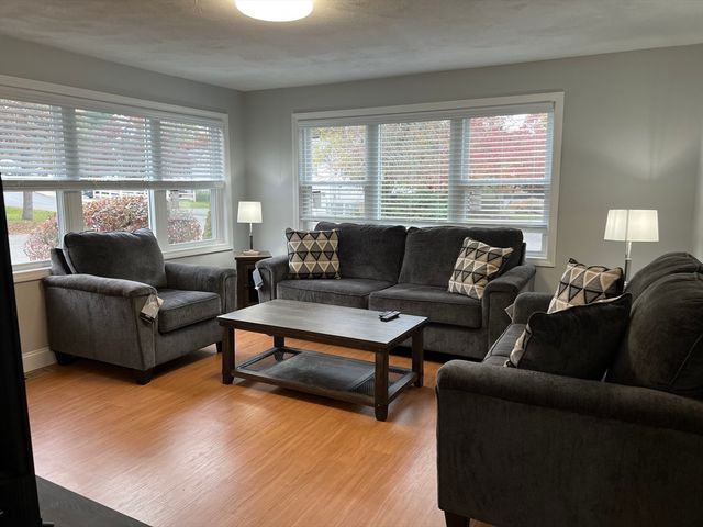 4 Glenmere St, Lowell, MA 01852