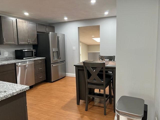 4 Glenmere St, Lowell, MA 01852