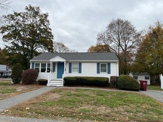4 Glenmere St, Lowell, MA 01852