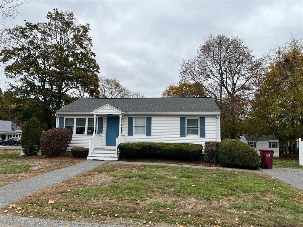 4 Glenmere St, Lowell, MA 01852