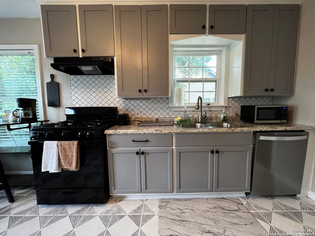 522 W RIDGEWOOD CT, San Antonio, TX 78212