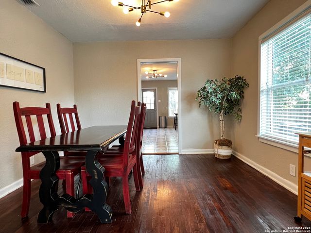 522 W RIDGEWOOD CT, San Antonio, TX 78212