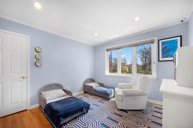 20 Brampton Lane, Great Neck, NY 11023