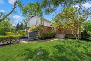 20 Brampton Lane, Great Neck, NY 11023