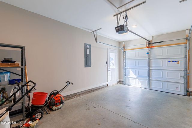 2114 Quail Ridge Dr, La Grange, KY 40031