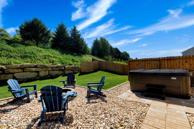 2114 Quail Ridge Dr, La Grange, KY 40031