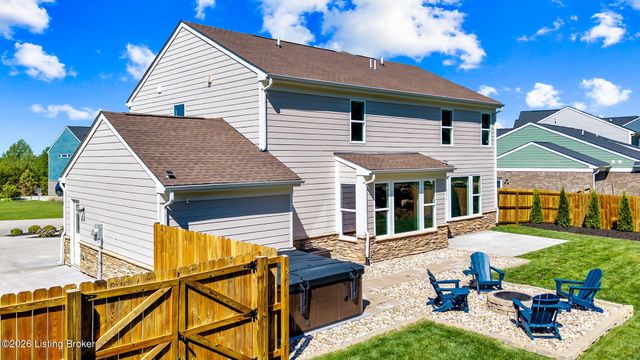 2114 Quail Ridge Dr, La Grange, KY 40031