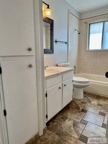 2334 E 1st Street, Idaho Falls, ID 83401