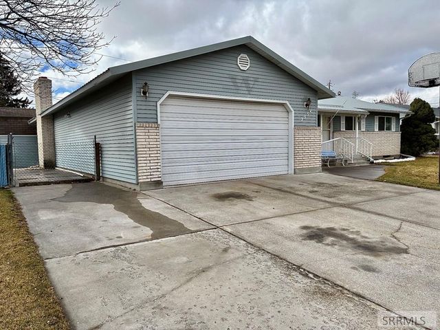 2334 E 1st Street, Idaho Falls, ID 83401