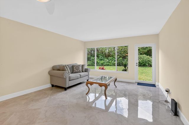 9245 Flynn Circle 7, Boca Raton, FL 33496