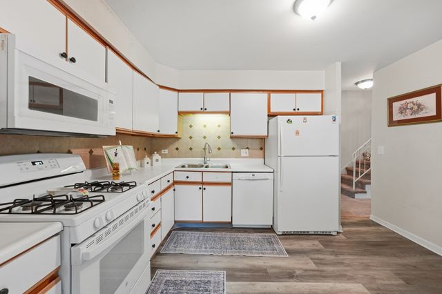 6 E Lillian Avenue 2B, Arlington Heights, IL 60004