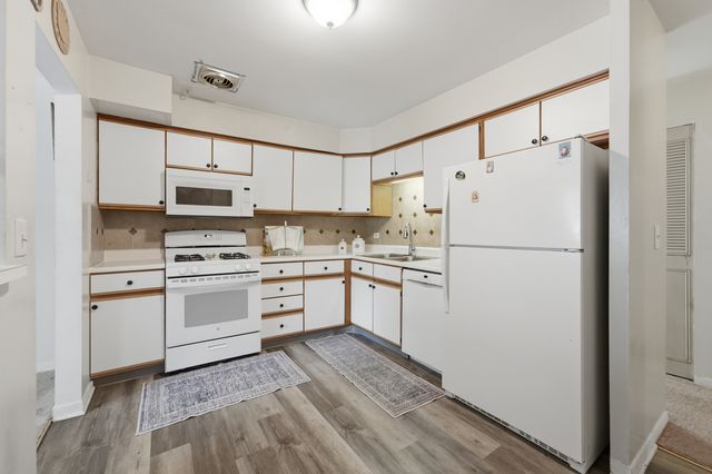 6 E Lillian Avenue 2B, Arlington Heights, IL 60004