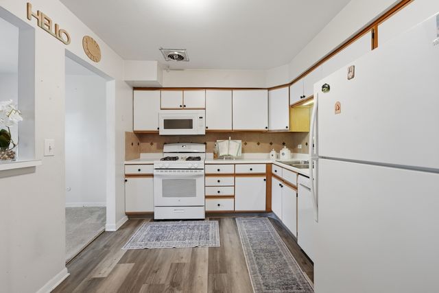 6 E Lillian Avenue 2B, Arlington Heights, IL 60004