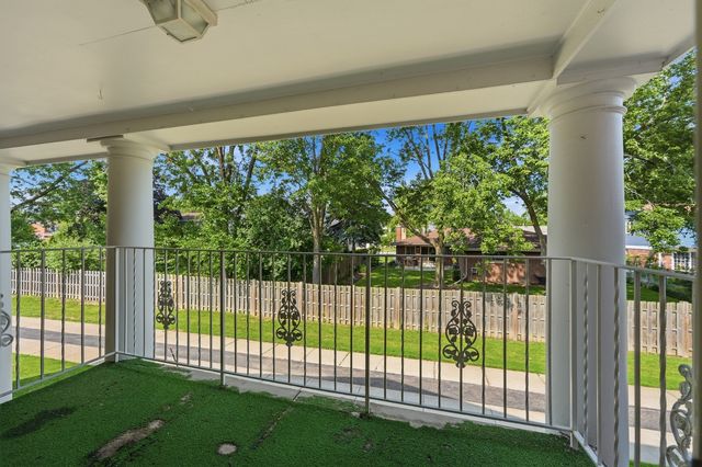 6 E Lillian Avenue 2B, Arlington Heights, IL 60004
