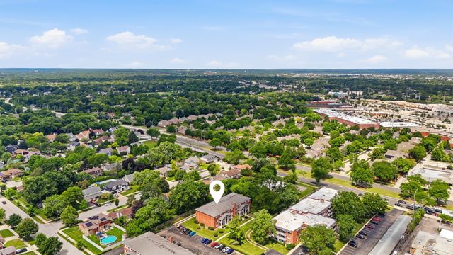 6 E Lillian Avenue 2B, Arlington Heights, IL 60004