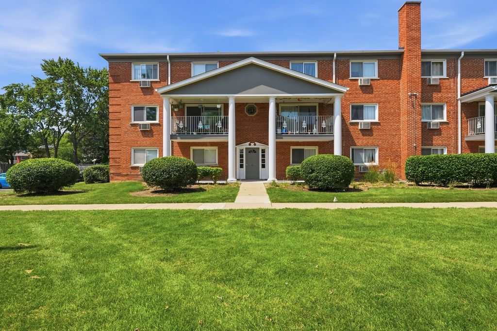 6 E Lillian Avenue 2B, Arlington Heights, IL 60004