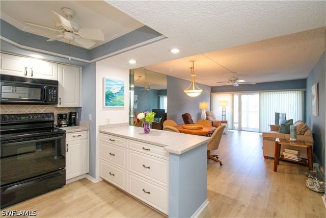 1 Bluebill AVE 501, Naples, FL 34108