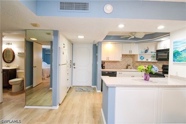 1 Bluebill AVE 501, Naples, FL 34108