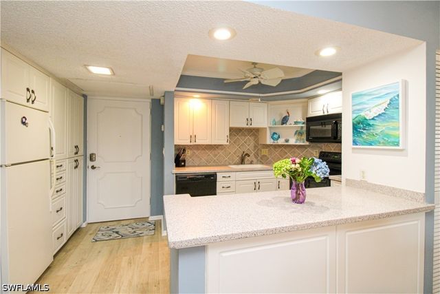 1 Bluebill AVE 501, Naples, FL 34108
