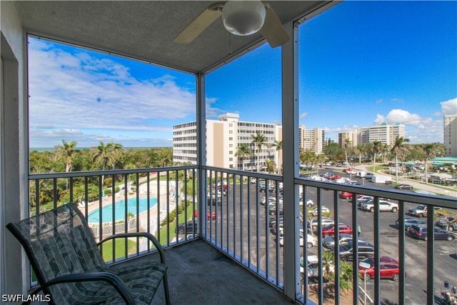 1 Bluebill AVE 501, Naples, FL 34108
