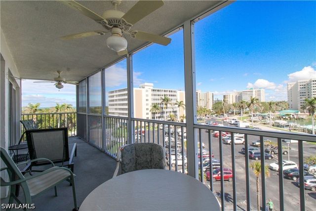 1 Bluebill AVE 501, Naples, FL 34108