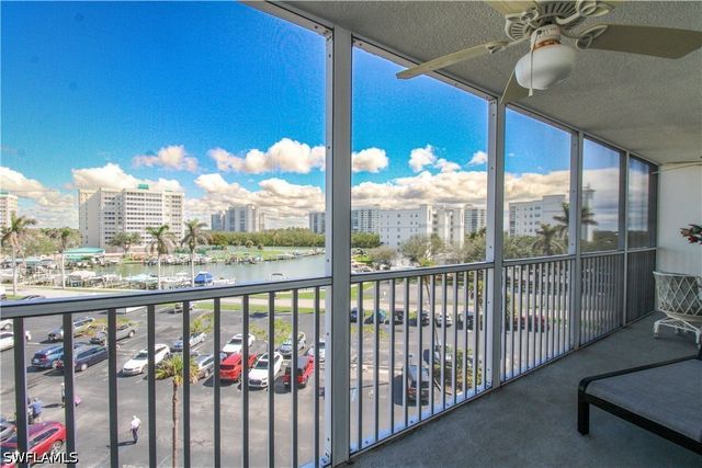 1 Bluebill AVE 501, Naples, FL 34108