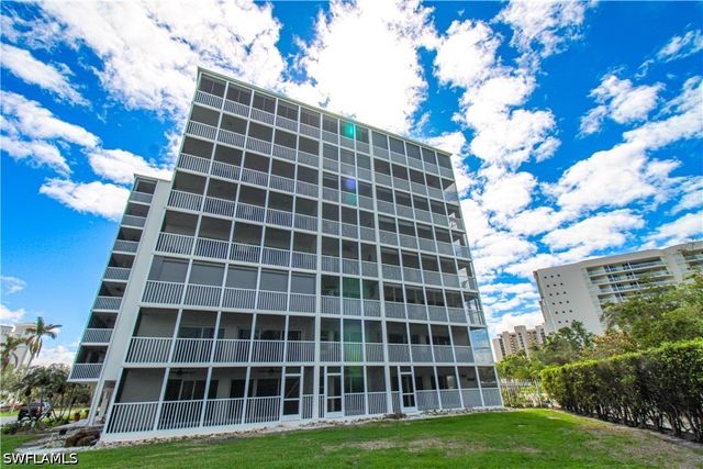 1 Bluebill AVE 501, Naples, FL 34108