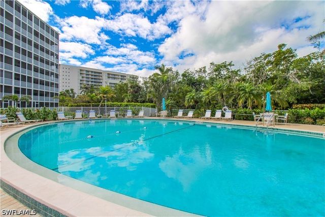 1 Bluebill AVE 501, Naples, FL 34108