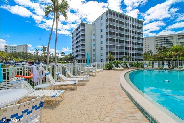 1 Bluebill AVE 501, Naples, FL 34108