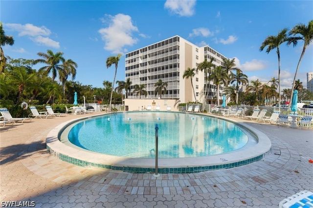1 Bluebill AVE 501, Naples, FL 34108