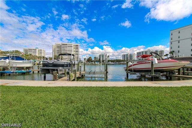 1 Bluebill AVE 501, Naples, FL 34108