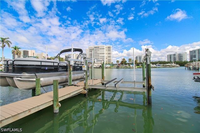 1 Bluebill AVE 501, Naples, FL 34108