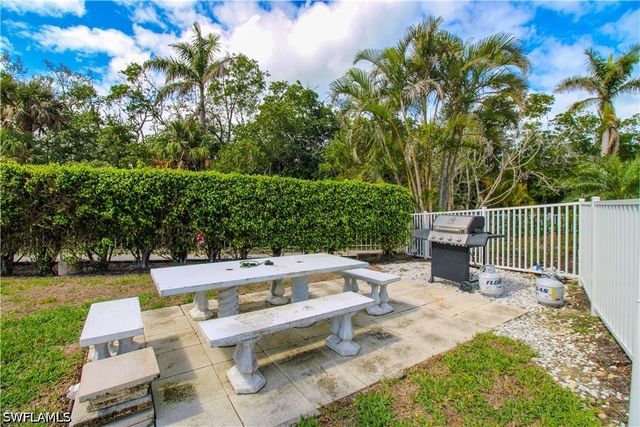 1 Bluebill AVE 501, Naples, FL 34108