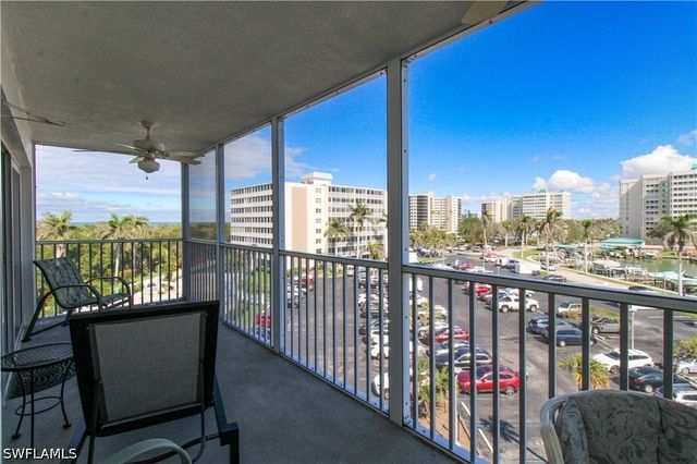 1 Bluebill AVE 501, Naples, FL 34108