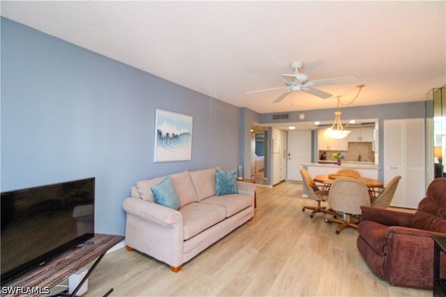 1 Bluebill AVE 501, Naples, FL 34108
