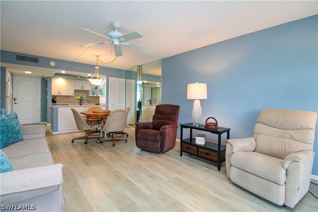 1 Bluebill AVE 501, Naples, FL 34108