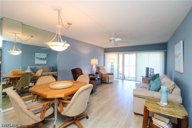 1 Bluebill AVE 501, Naples, FL 34108