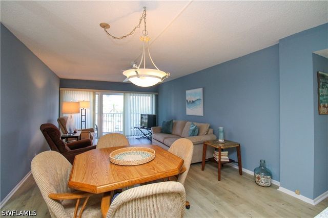 1 Bluebill AVE 501, Naples, FL 34108