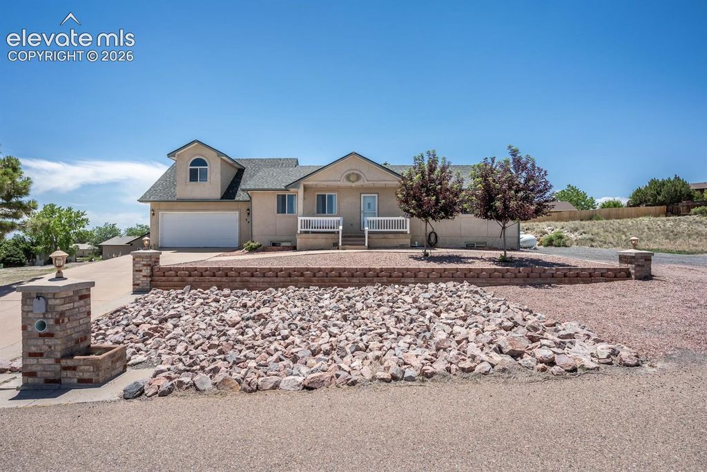 841 S Dogwood Drive, Pueblo, CO 81007 — exterior
