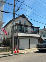 148 Hamlet St, Fall River, MA 02724