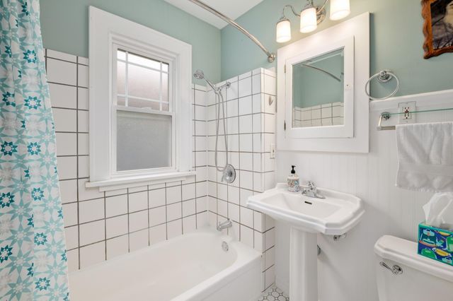 3832 42nd Avenue S, Minneapolis, MN 55406