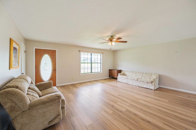 17930 Main St, W, Huntingdon, TN 38344