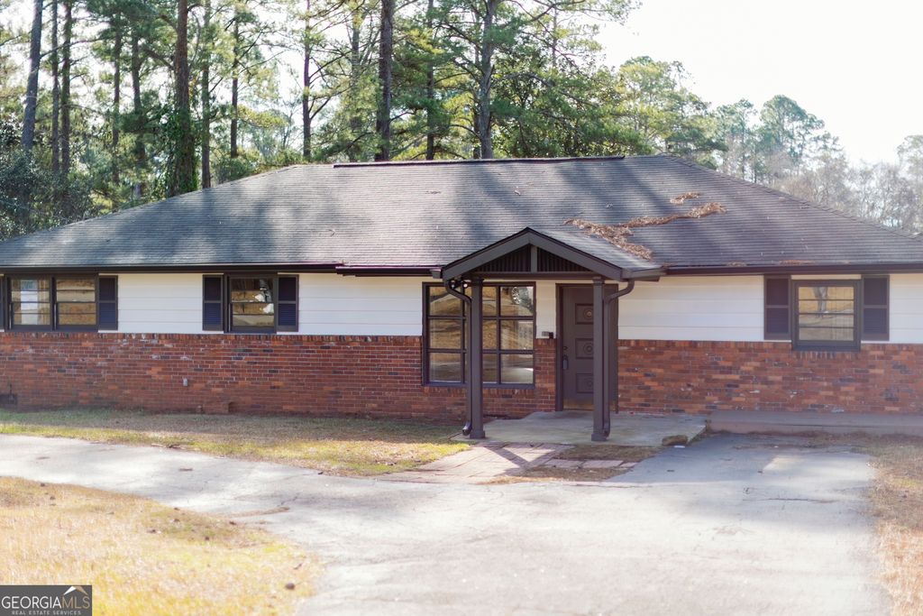 203 S Chilton Crescent, Lagrange, GA 30240