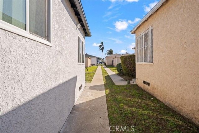 1525 W 105th Street, Los Angeles, CA 90047