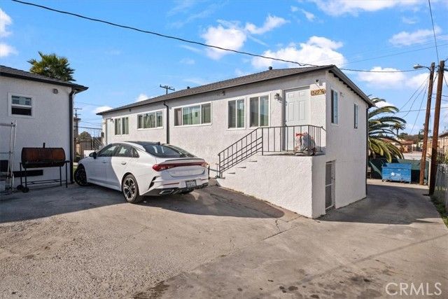 1525 W 105th Street, Los Angeles, CA 90047