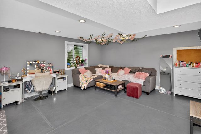 3413 Hawthorn Drive SW, Bondurant, IA 50035