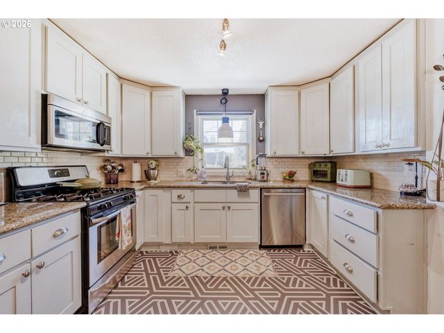 4667 EXETER St, West Linn, OR 97068