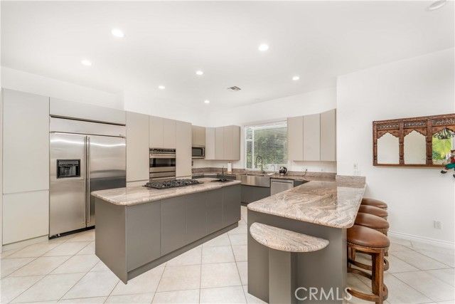 5206 Topeka Drive, Tarzana (los Angeles), CA 91356