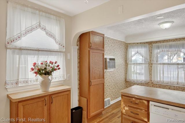 4403 Biddle Street, Wayne, MI 48184