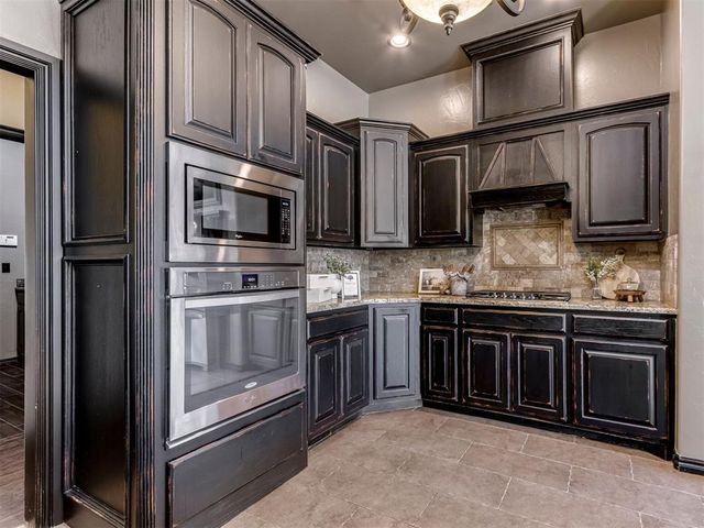 1104 Kingsway Avenue, Yukon, OK 73099